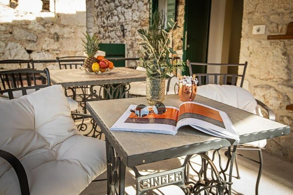 Фото Theatre Luxury Rooms