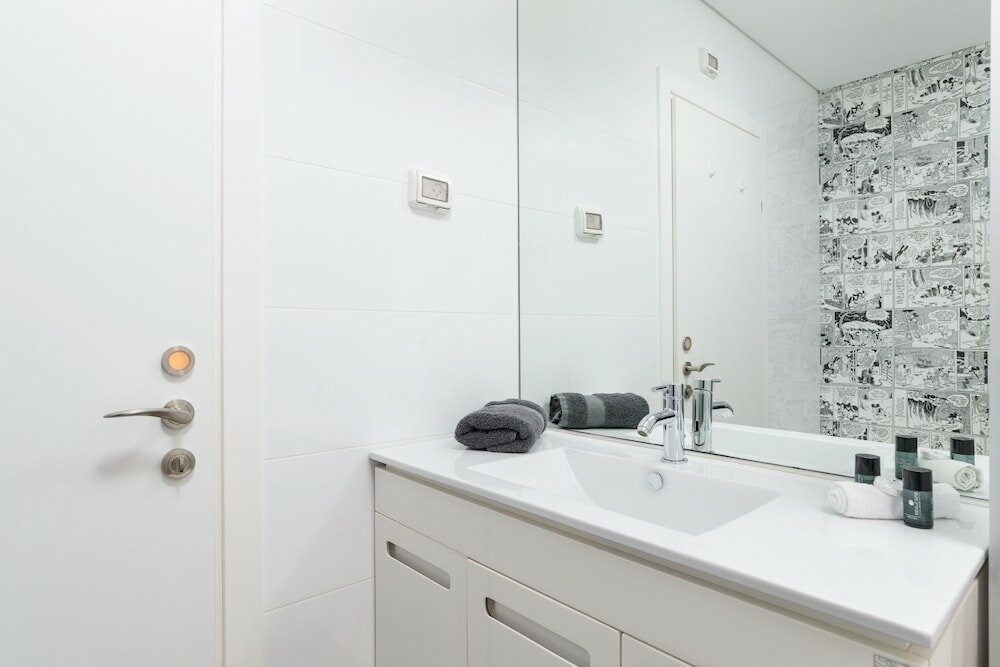 Фото Bat Yam Luxury with Terrace & Sea View