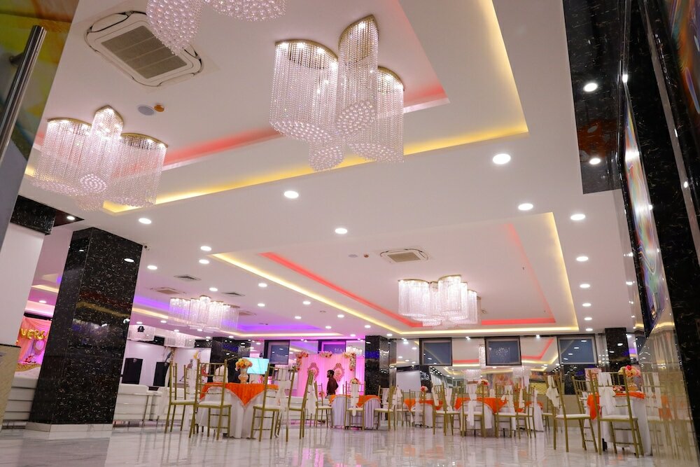 Фото Chhavi Hotels