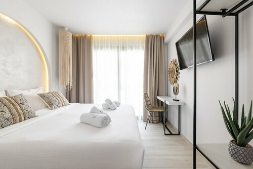 Гостиница Amalthia Luxury Suites
