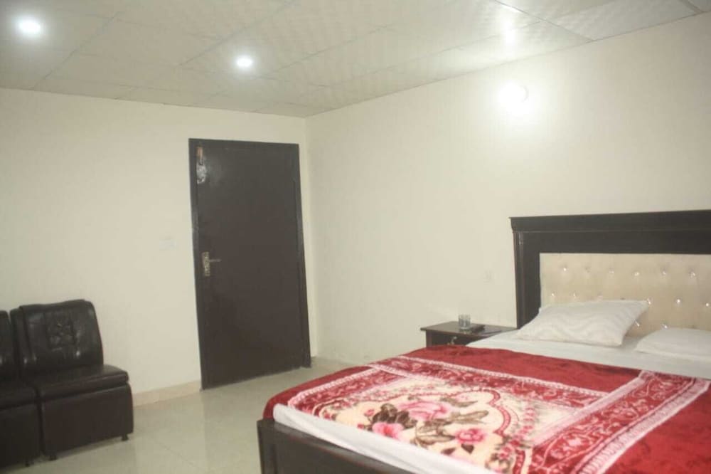 Фото Hotel Shadman