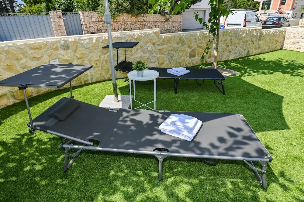 Фото Apartments Olive Garden 2