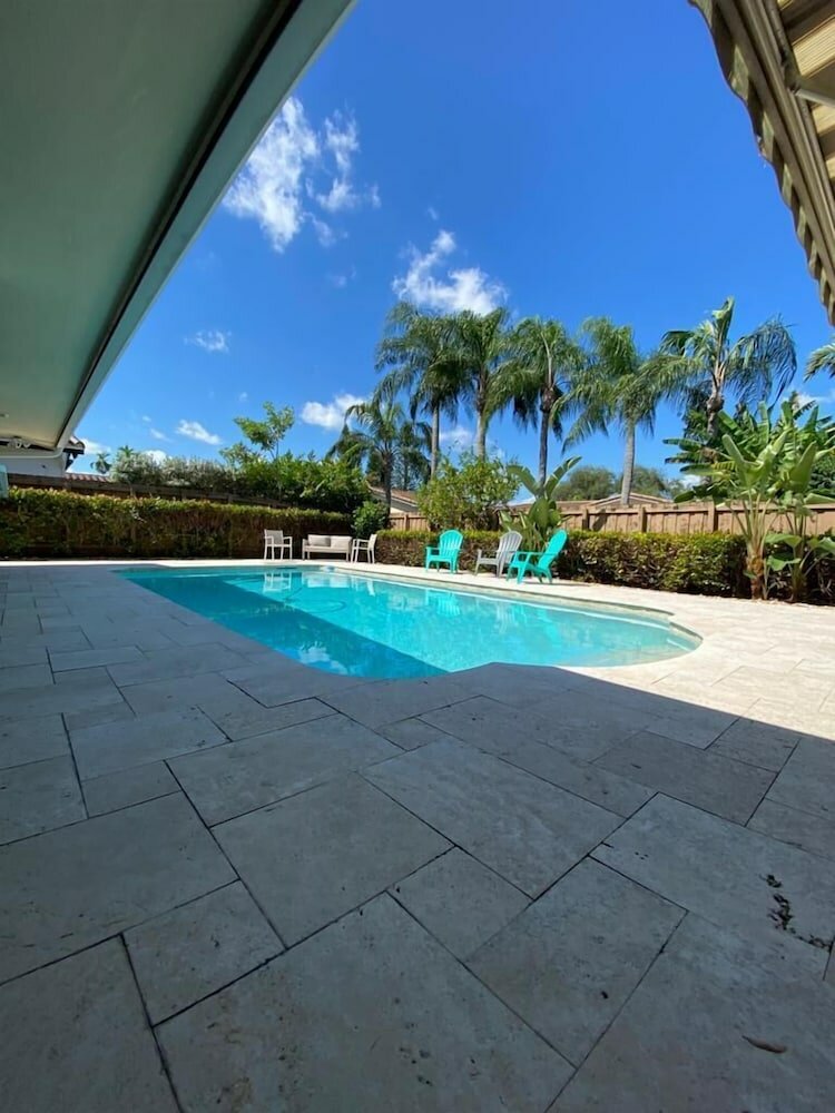 Фото Luxurious 3br Pool House. Lovely Place