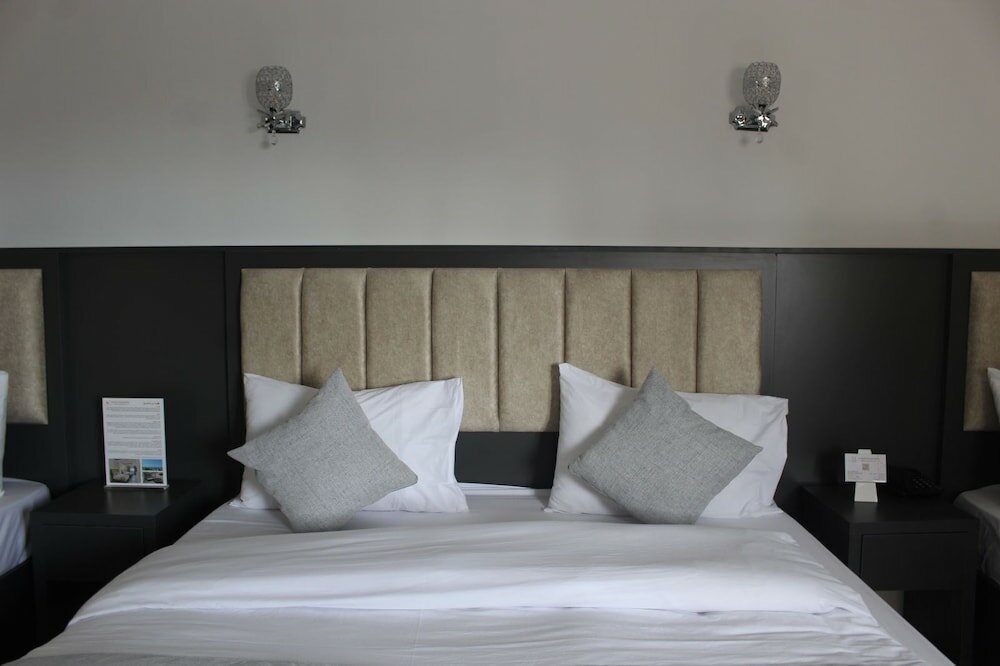 Фото Holiday Season Hotel