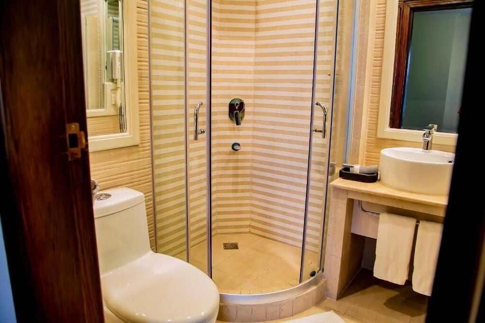 Фото Saffron D'or Hotels Lahore