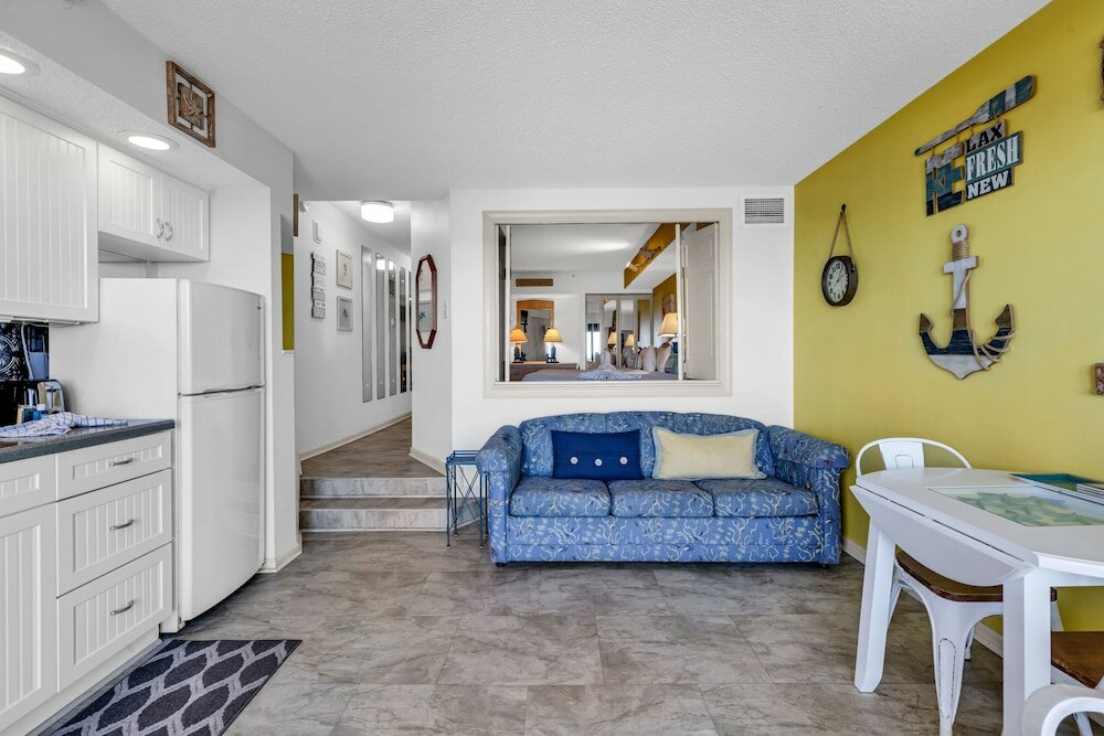 Фото 1br Oceanfront condo with Pool & Balcony