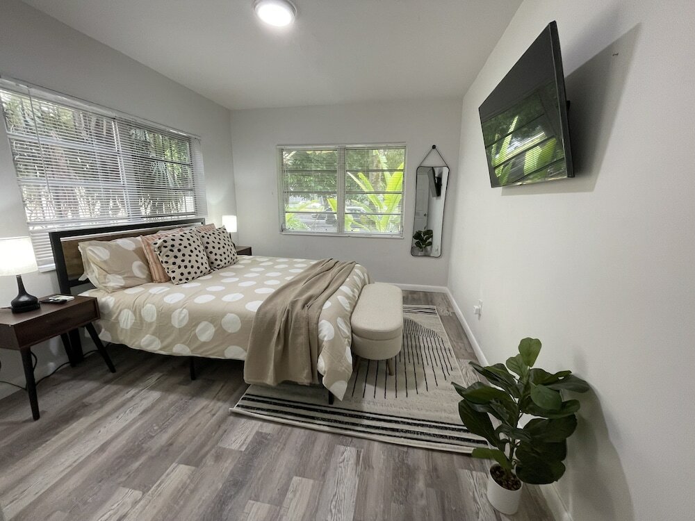 Фото Building next to CocoWalk & Brickell