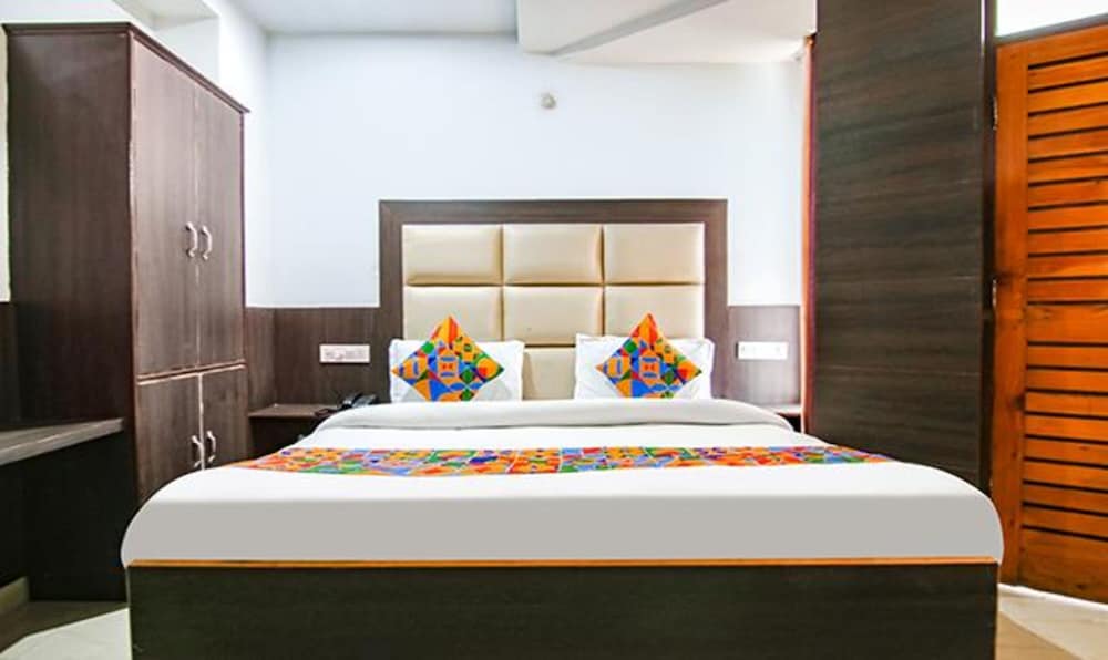 Фото Fabhotel Rosewood Inn I