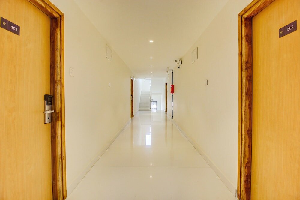 Фото Fabhotel Western Suites