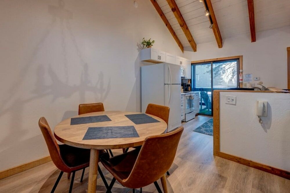 Фото 1br Cabin w Extra beds & Sofa Bed