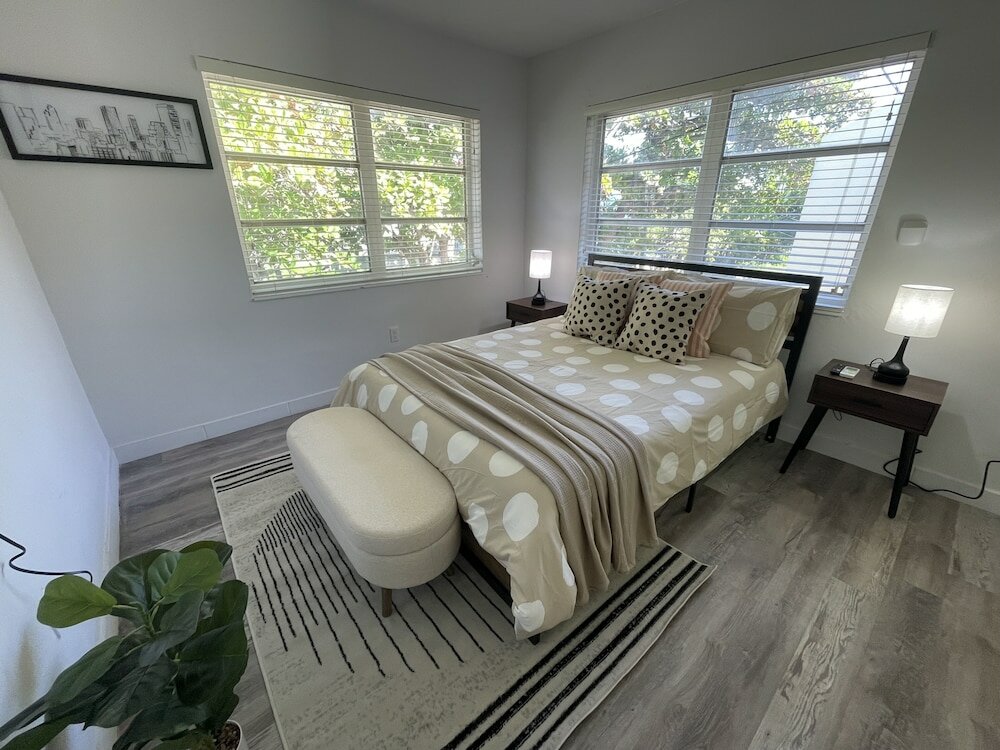 Фото Building next to CocoWalk & Brickell