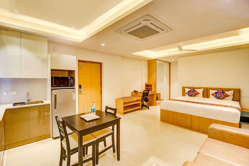 Фото Fabhotel Western Suites