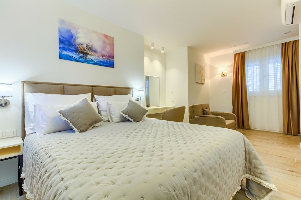 Фото Irini Luxury Rooms