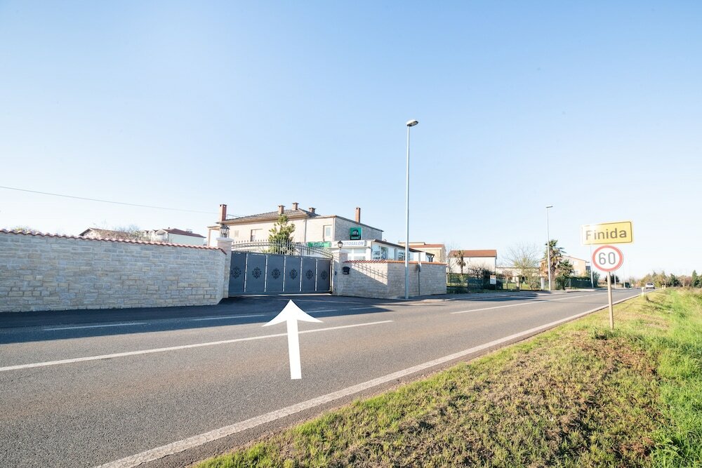 Фото Olive & Lavender villa with pool