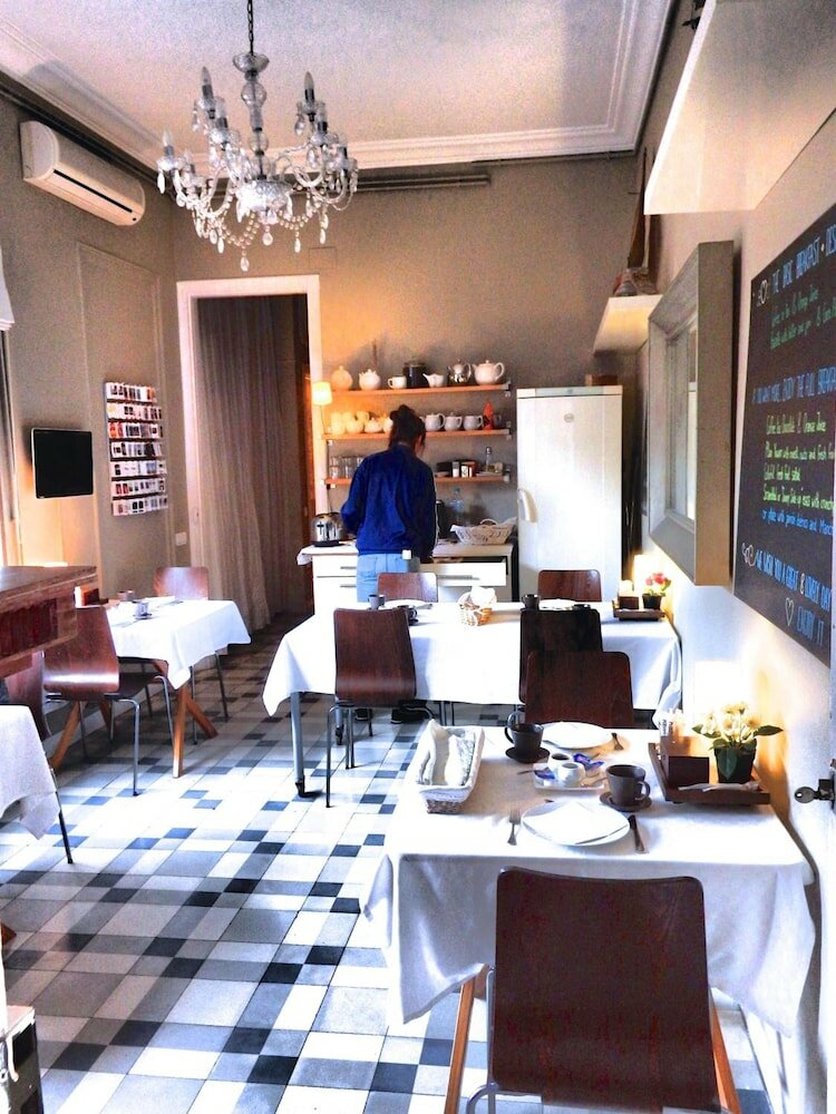 Фото Hostal B&b Poblenou