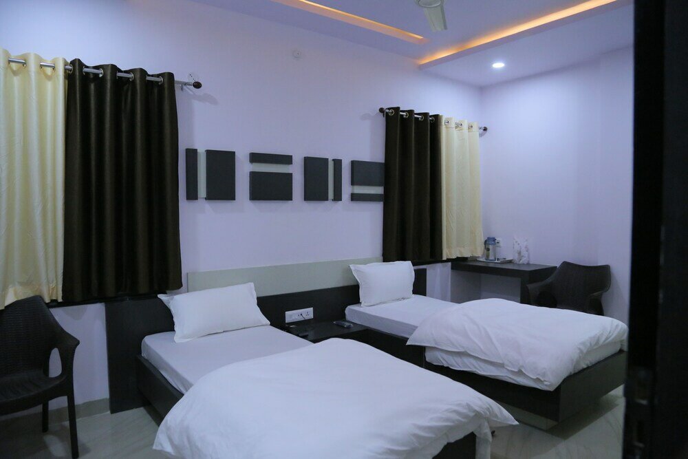 Фото Hotel Saraogi