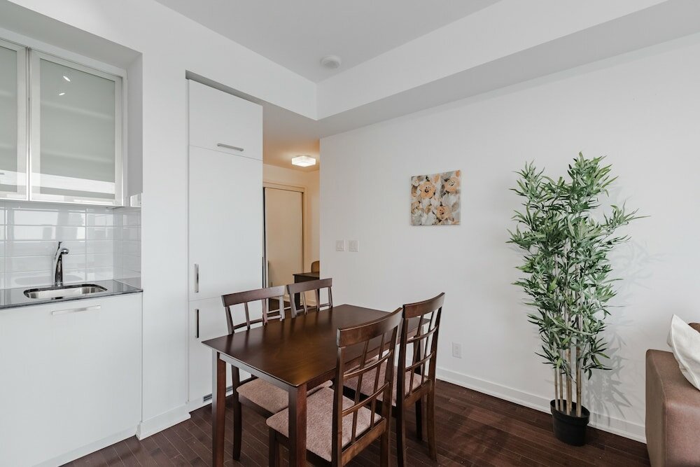 Фото Sterling Suites - Financial District