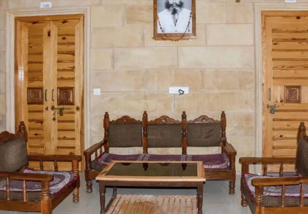 Фото Hotel Thakur Ji Palace