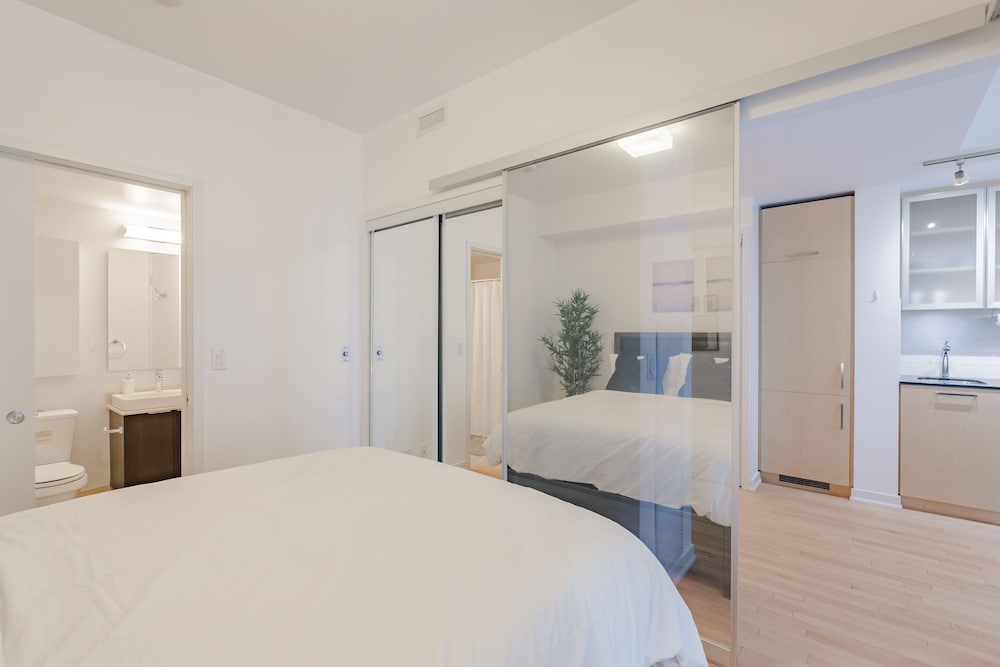 Фото Sterling Suites - Financial District