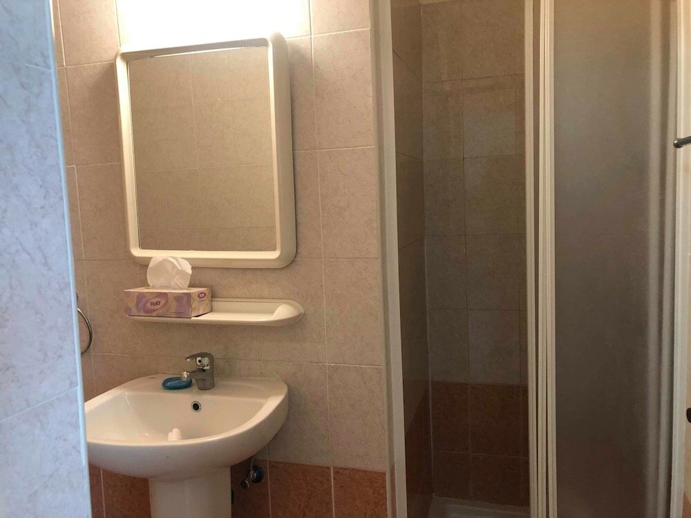 Фото 1 Bedroom Apartment near Beach