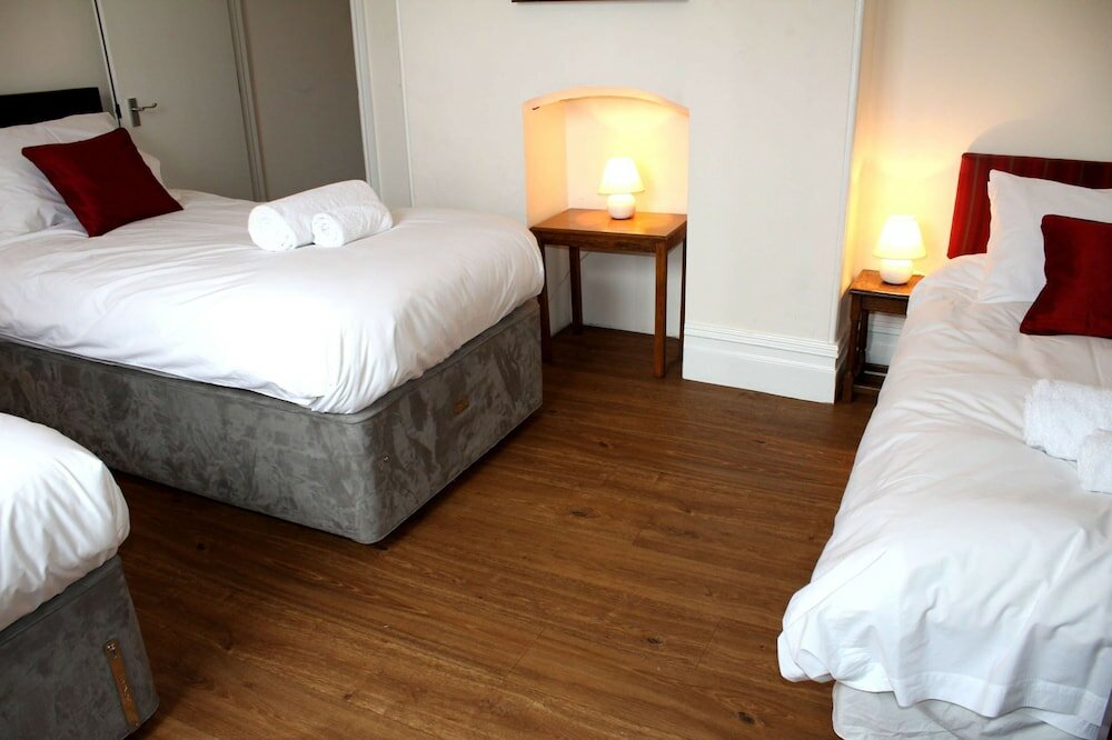 Фото Cotswolds Valley Accommodation-Excl Prop