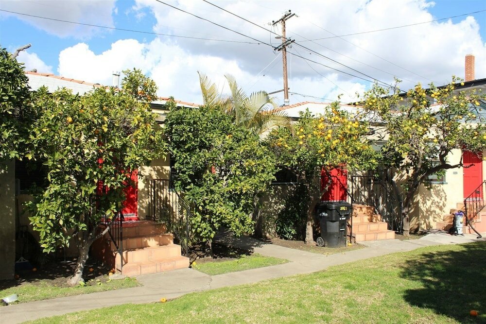 Фото Orange Tree Cottages Downtown