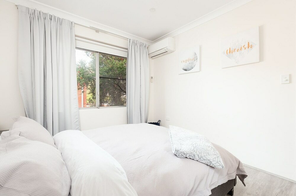 Фото Comfy & Convenient Homebush West