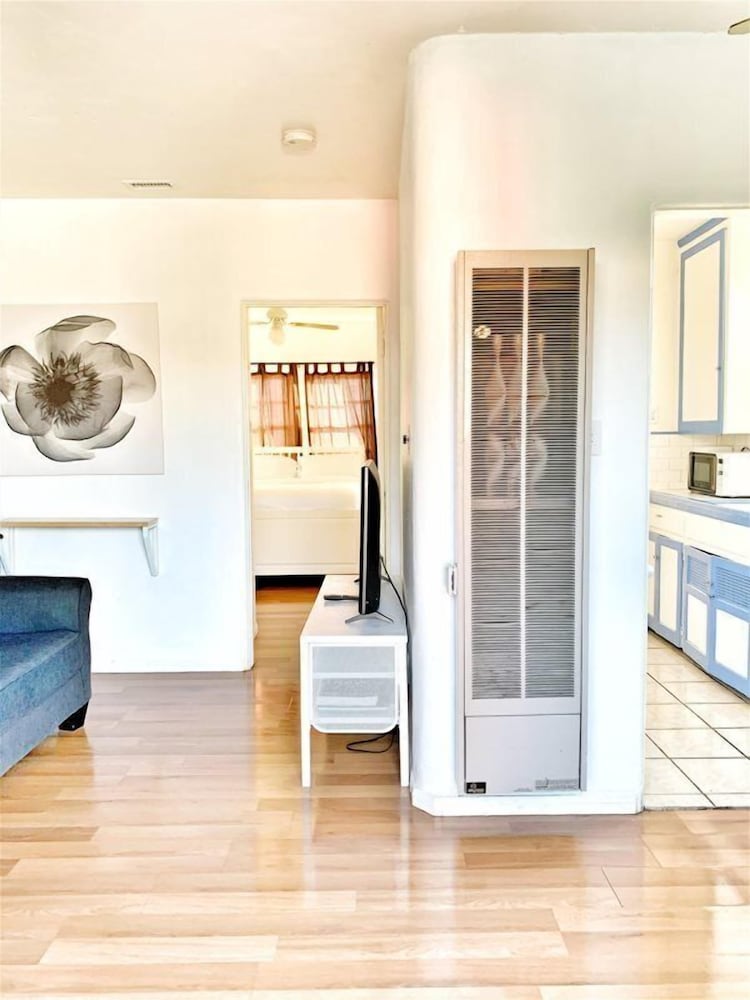 Фото Orange Tree Cottages Downtown