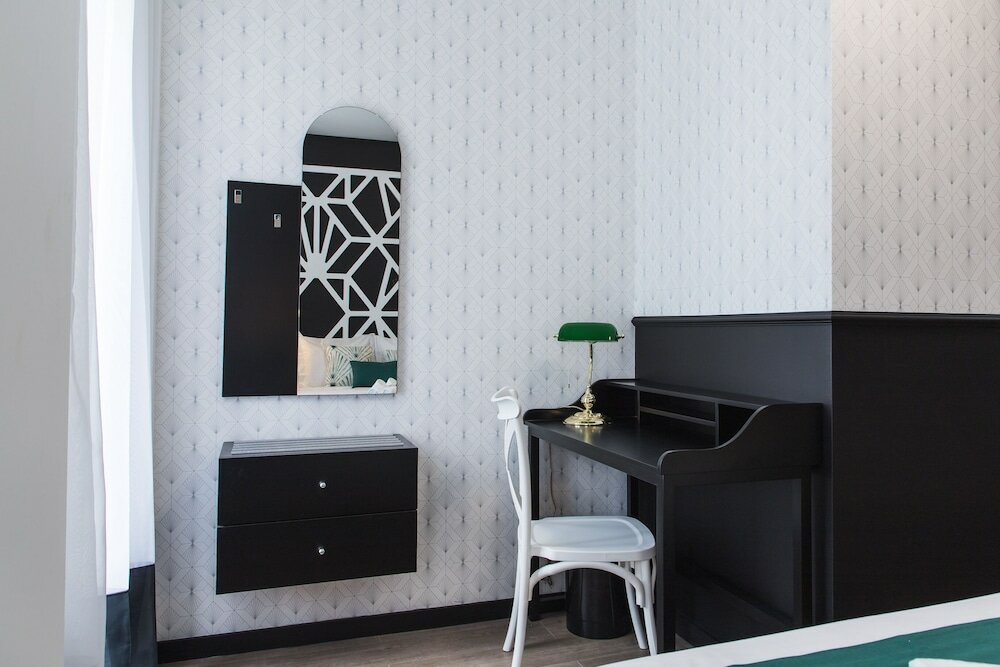 Фото The Twenties Rooms & Suites