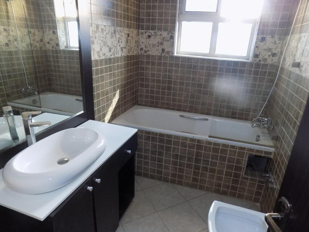 Фото Posh Hotel And Suites