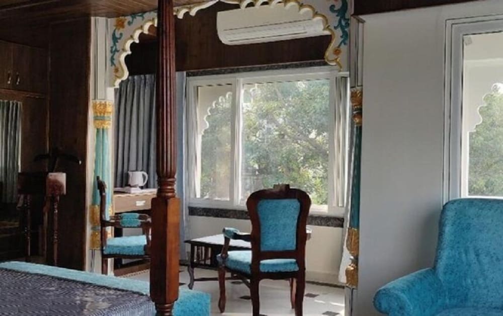 Фото Jheel Hotel and Restaurent