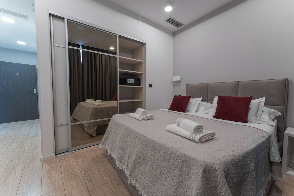 Фото Sky & Sun Luxury Rooms