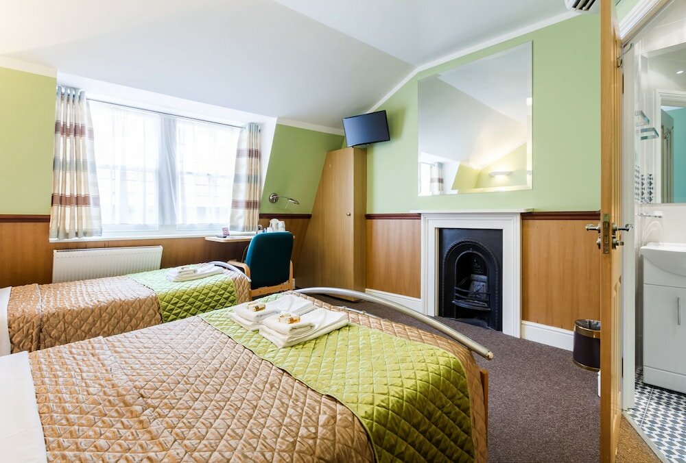 Фото Gower House Hotel