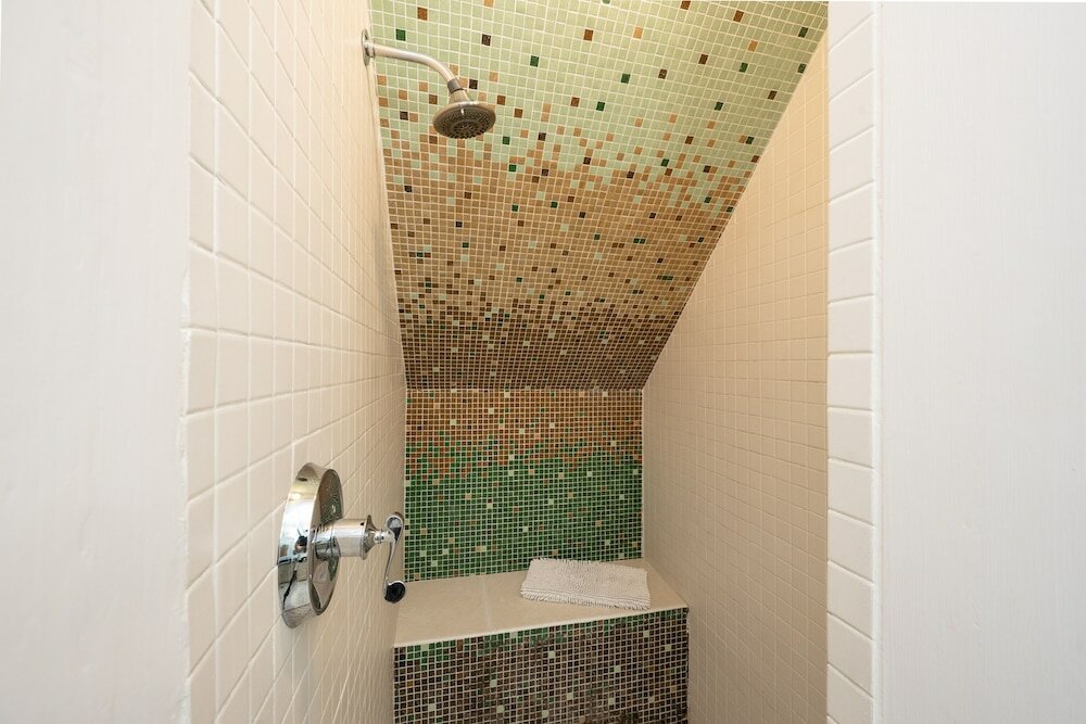 Фото The Mermaid & Alligator