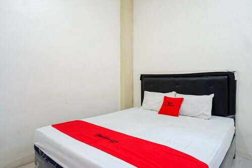 Гостиница RedDoorz near Hartono Mall Solo в Суракарте