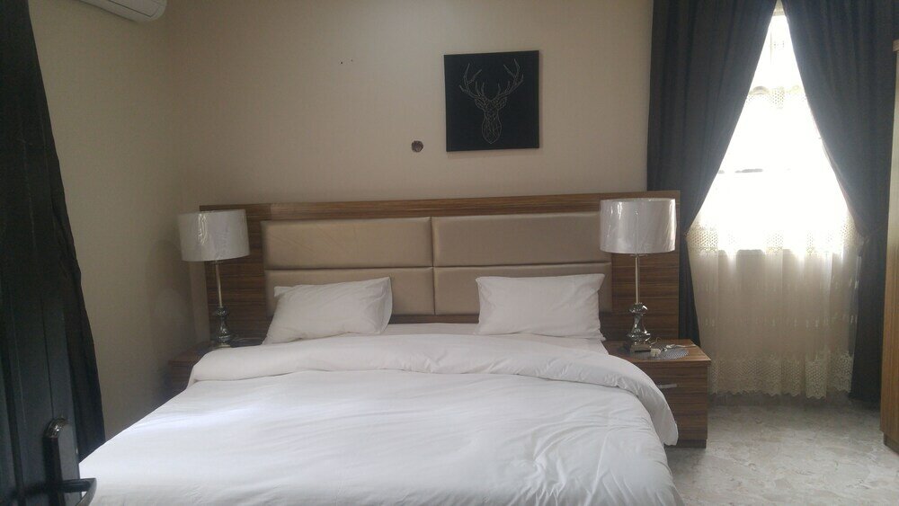 Фото Marshall Hotel Apartments