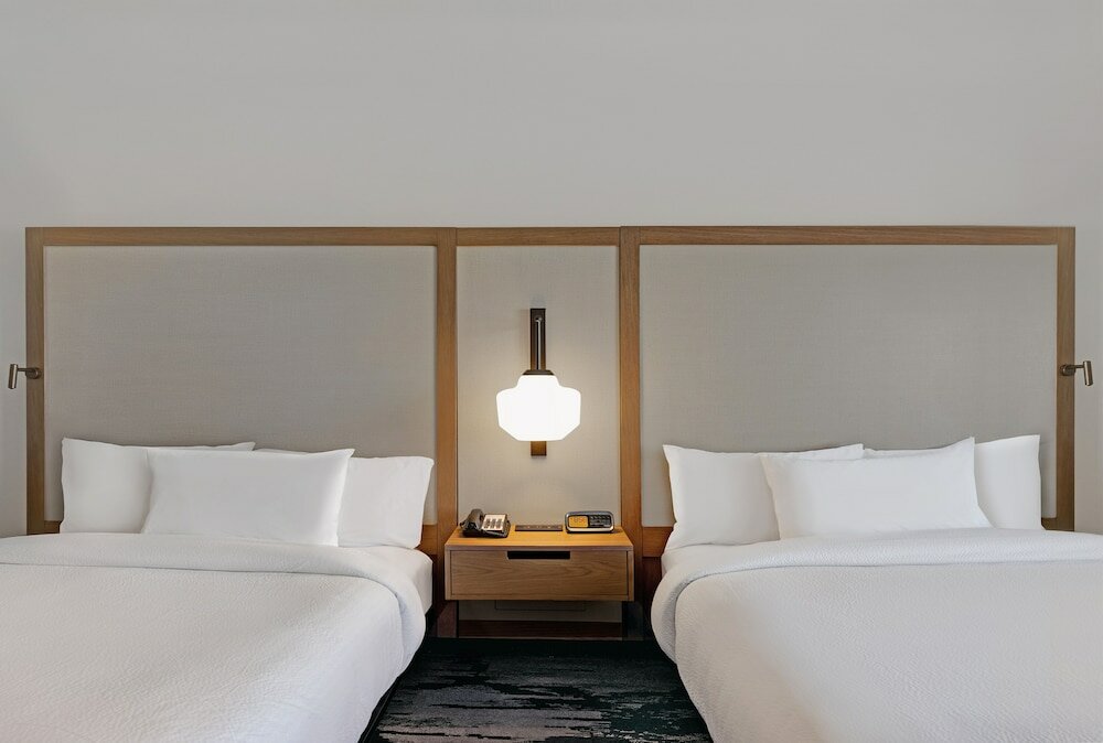 Фото Fairfield Inn & Suites by Marriott Milwaukee Brookfield