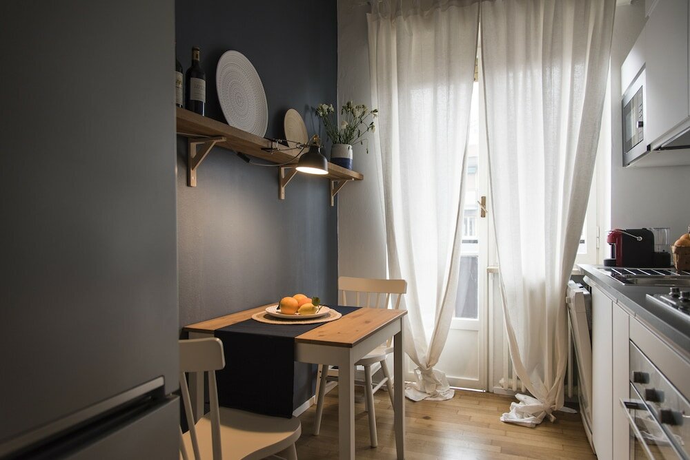 Фото Sweet Flat near Metro Stop