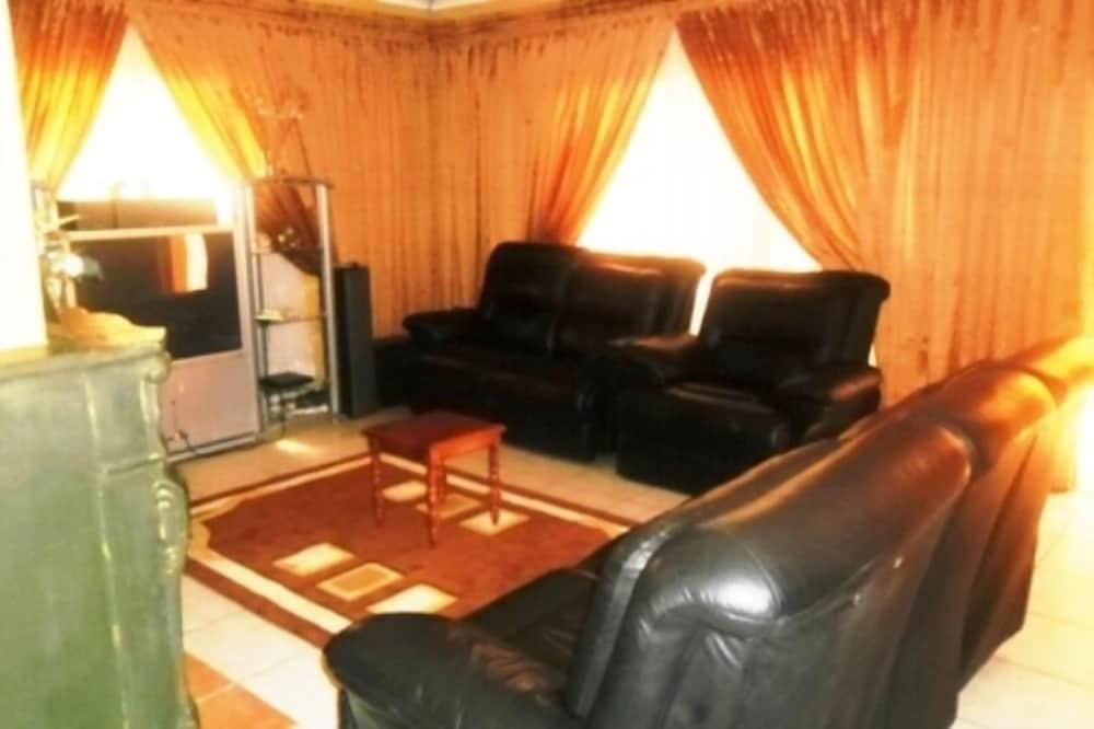 Фото Kungwini Guest House and Conference Centre