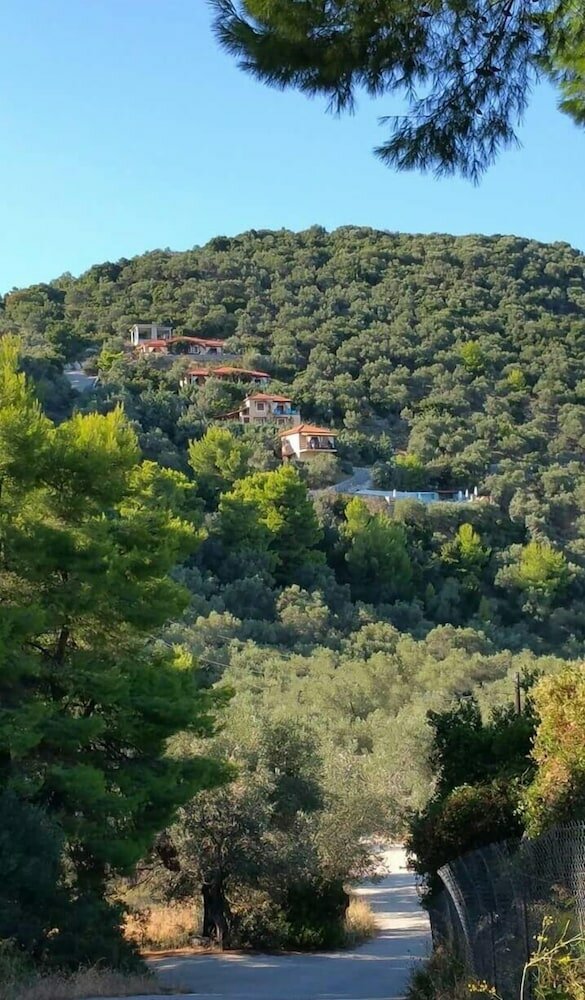 Фото Skiathos Garden Cottages