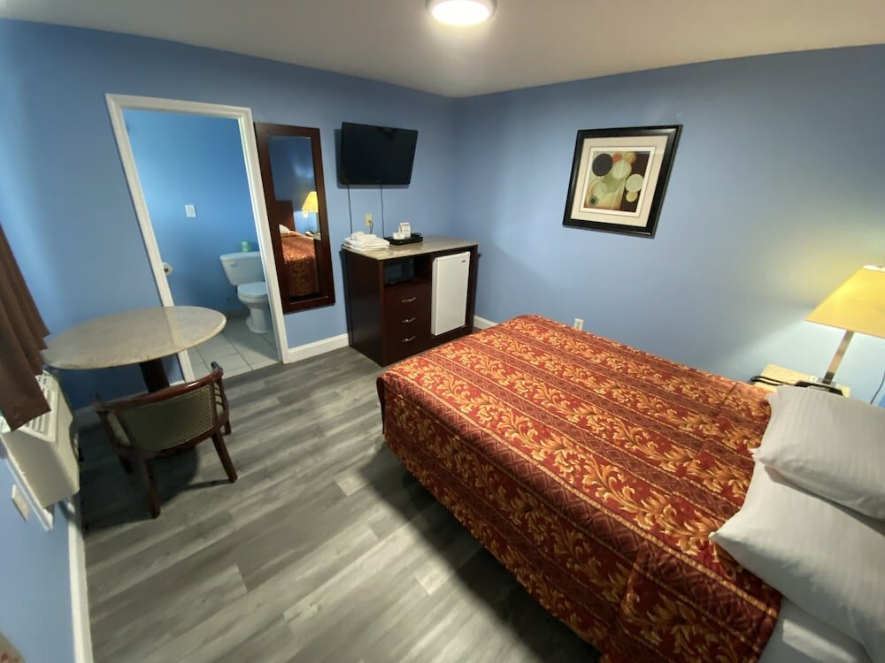 Фото Red Carpet Inn and Suites