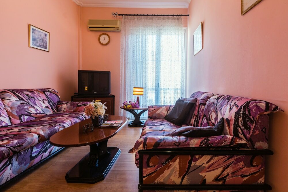 Фото Sidewalk Apartment