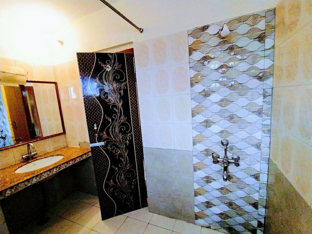 Фото The New Swaraj Resort