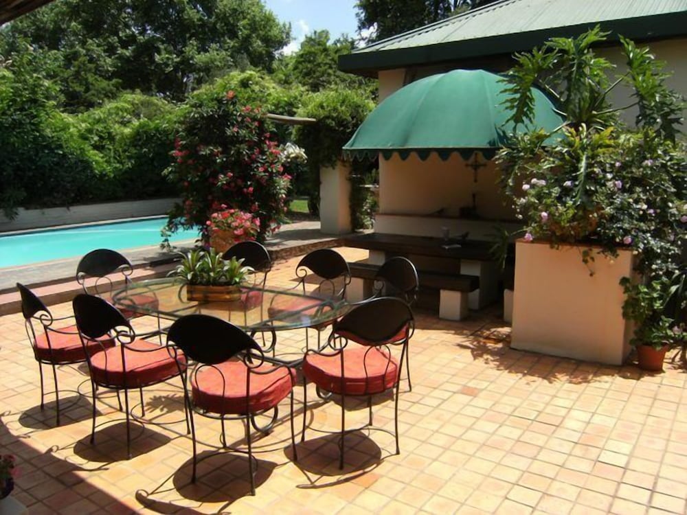 Фото Village Green Guest House