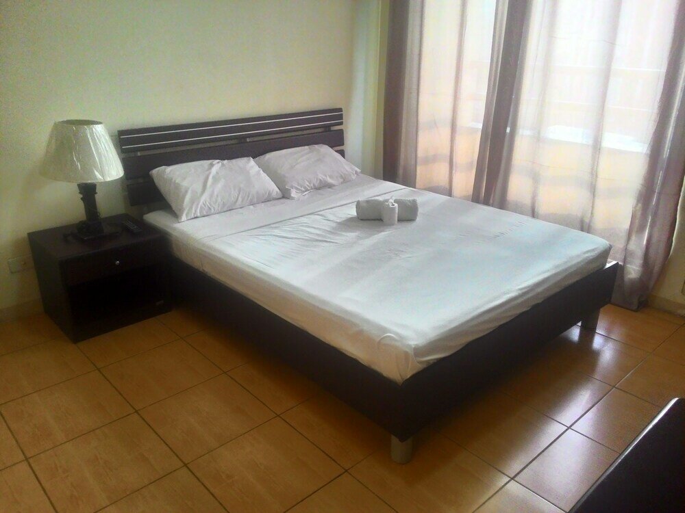 Фото RedDoorz Plus @ Poblacion Makati