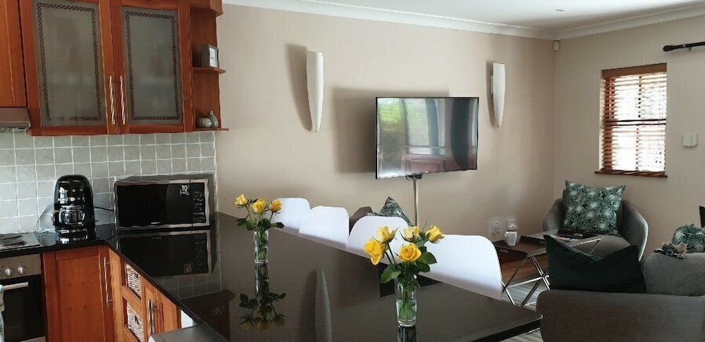 Фото High Grove Cottage