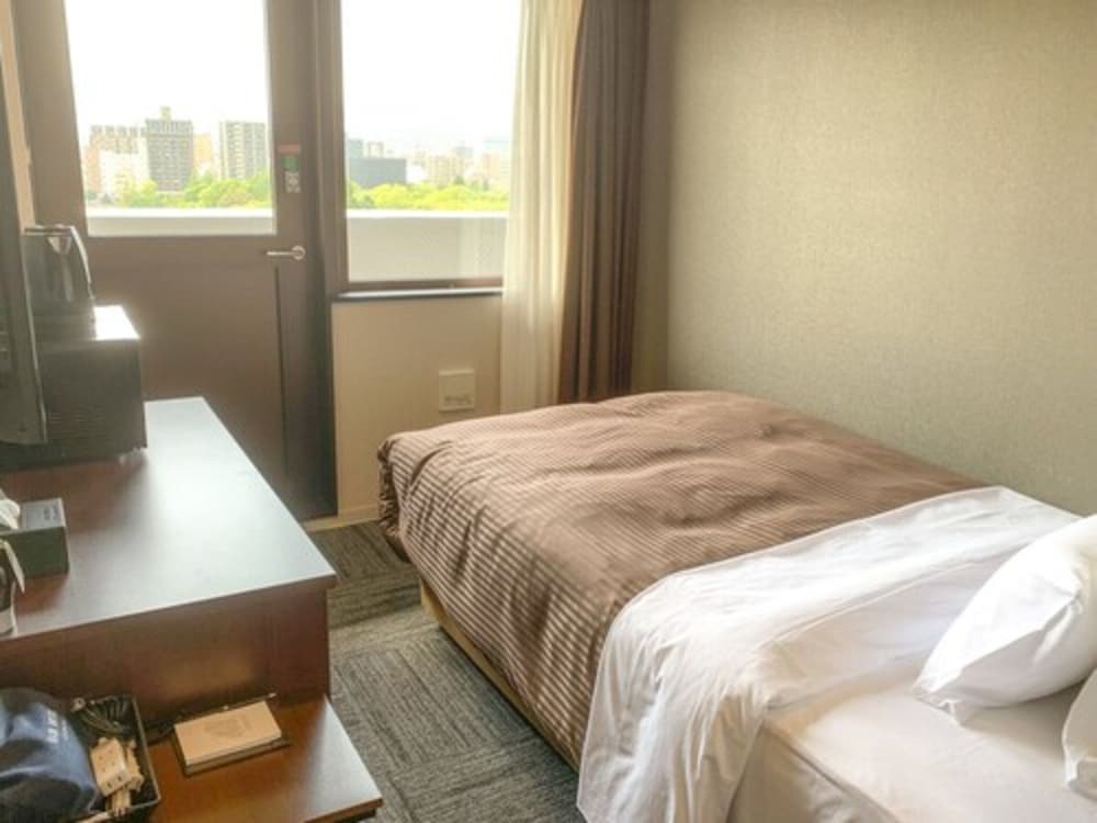 Фото Hotel LiVEMAX Hiroshima Heiwa Koen-Mae