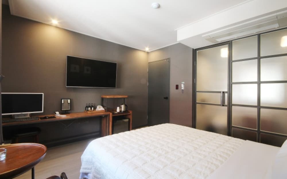 Фото Brown-dot Changwon Myeongseo Convention