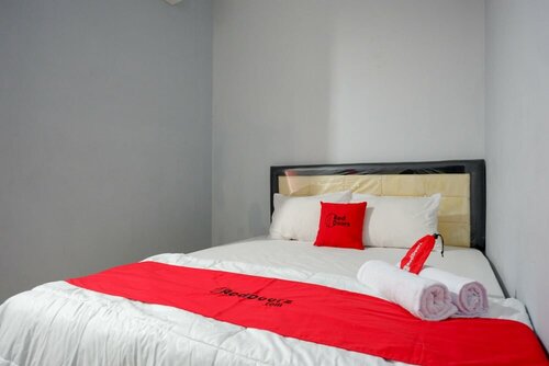 Гостиница RedDoorz @ Hotel Grand Aulia Majene
