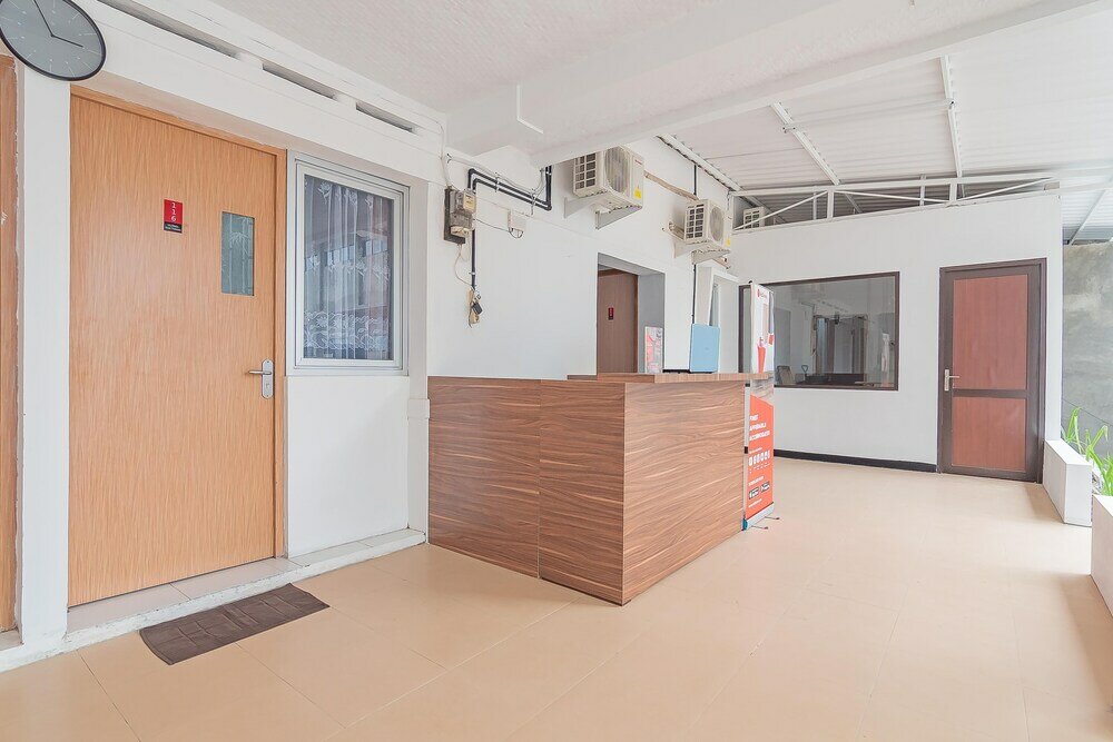 Фото RedDoorz near Alun-Alun Garut